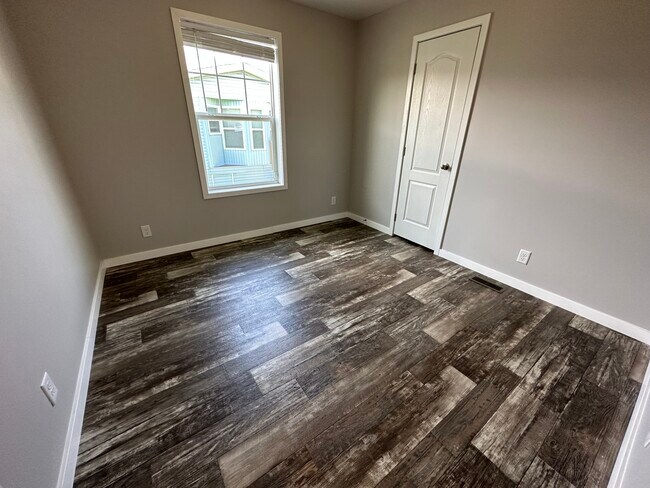 Building Photo - 517 Spanish Oak Ln