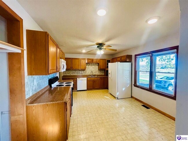 Building Photo - 8146 Hardinsburg Rd