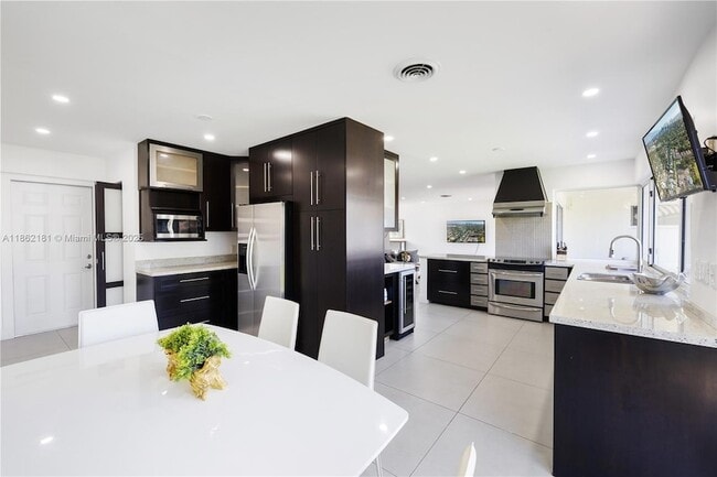 Building Photo - 1709 SW 5th Pl