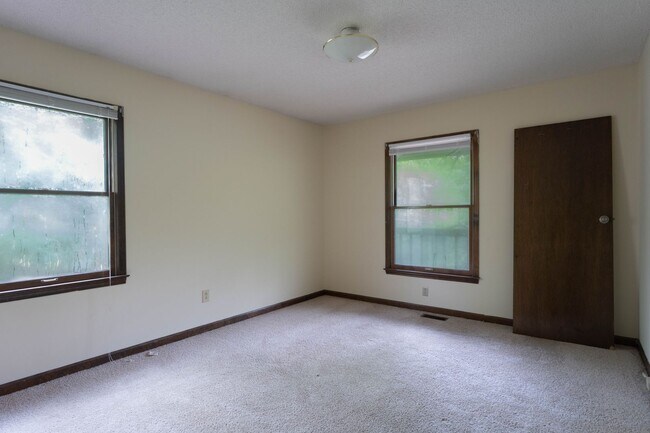 Building Photo - 105 Hanover Way