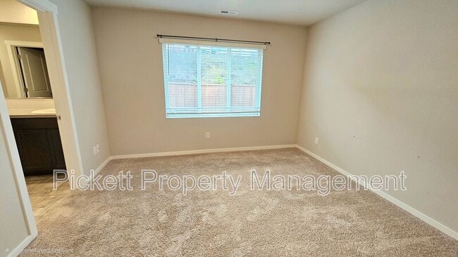 Building Photo - 6540 Yorktown Pl NE