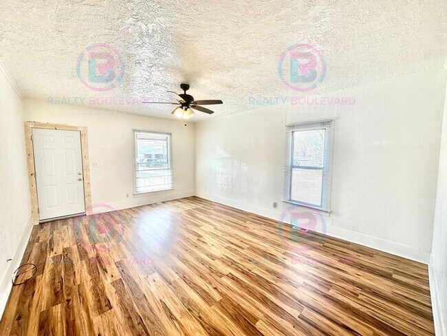 Building Photo - Charming 2-bedroom, 1-bathroom house near the Truckee river