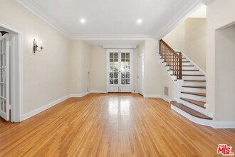 Building Photo - 420 S Beverwil Dr