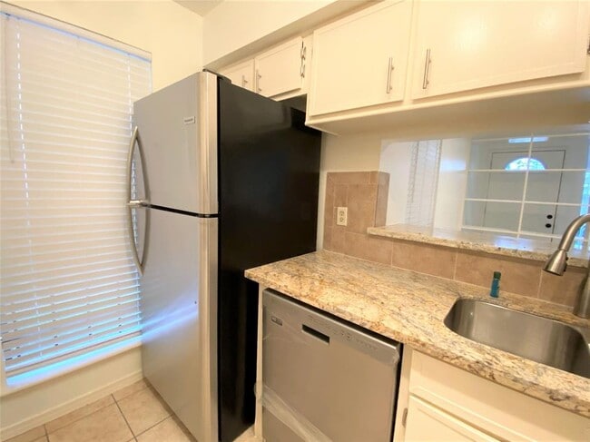 Building Photo - 6701 Sands Point Dr