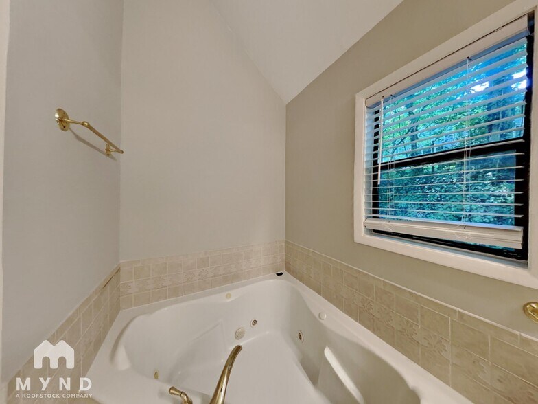 Building Photo - 4940 Karls Gate Dr