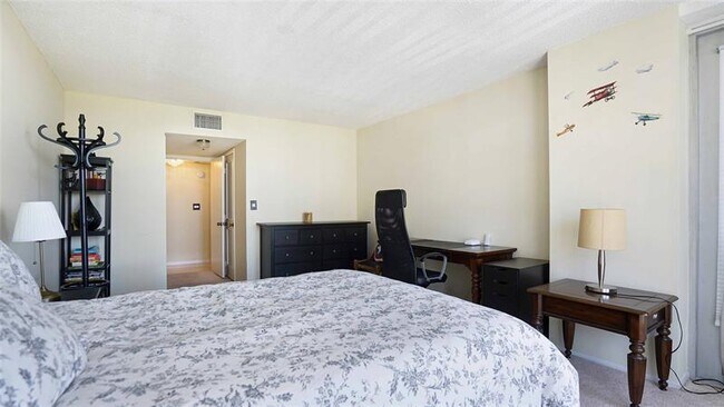 Building Photo - 4020 Galt Ocean Dr