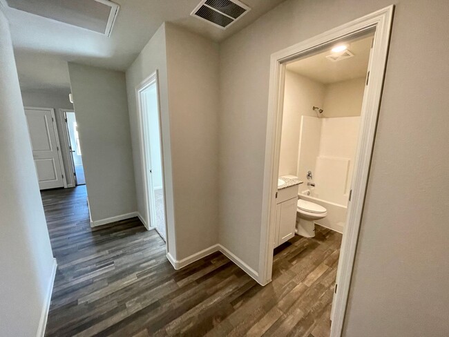 Building Photo - Beautiful 2022 New Construction 3 Bedroom ...