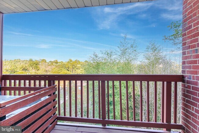 Building Photo - 53 Skyhill Rd