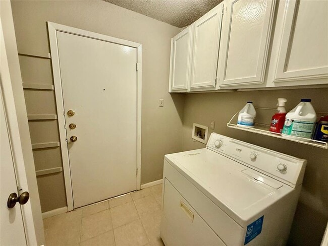 Building Photo - 7825 Beauregard Cir