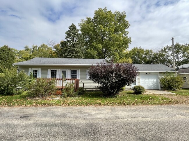 Building Photo - 3510 Lakeshore Dr