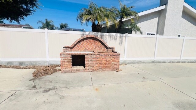 Common barbeque area - 16239 Chicago Ave