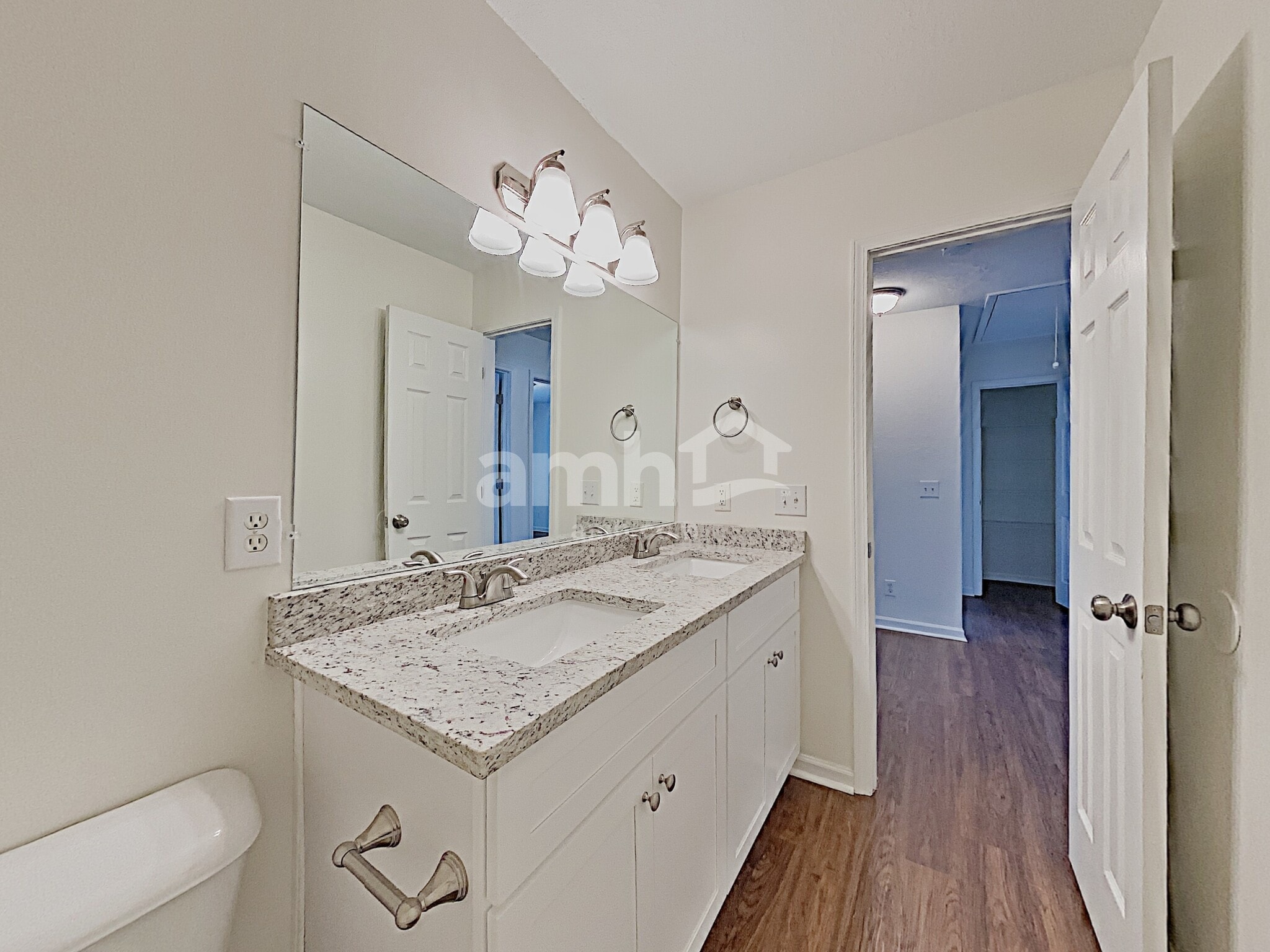 Building Photo - 2148 Spring Hill Cir