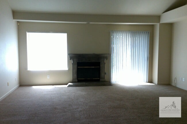 Building Photo - Beautiful Woodward Lake home on a large corner lot.