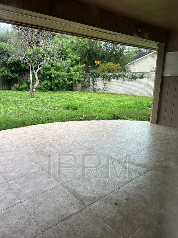 Building Photo - 5610 La Cana Dr