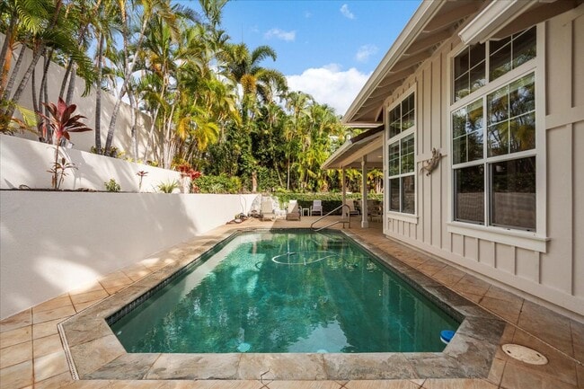 Building Photo - 67 Ahekolo St