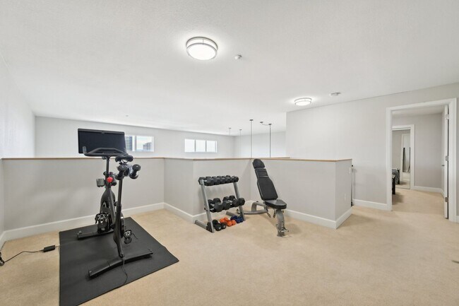 Building Photo - 5677 S Park Pl