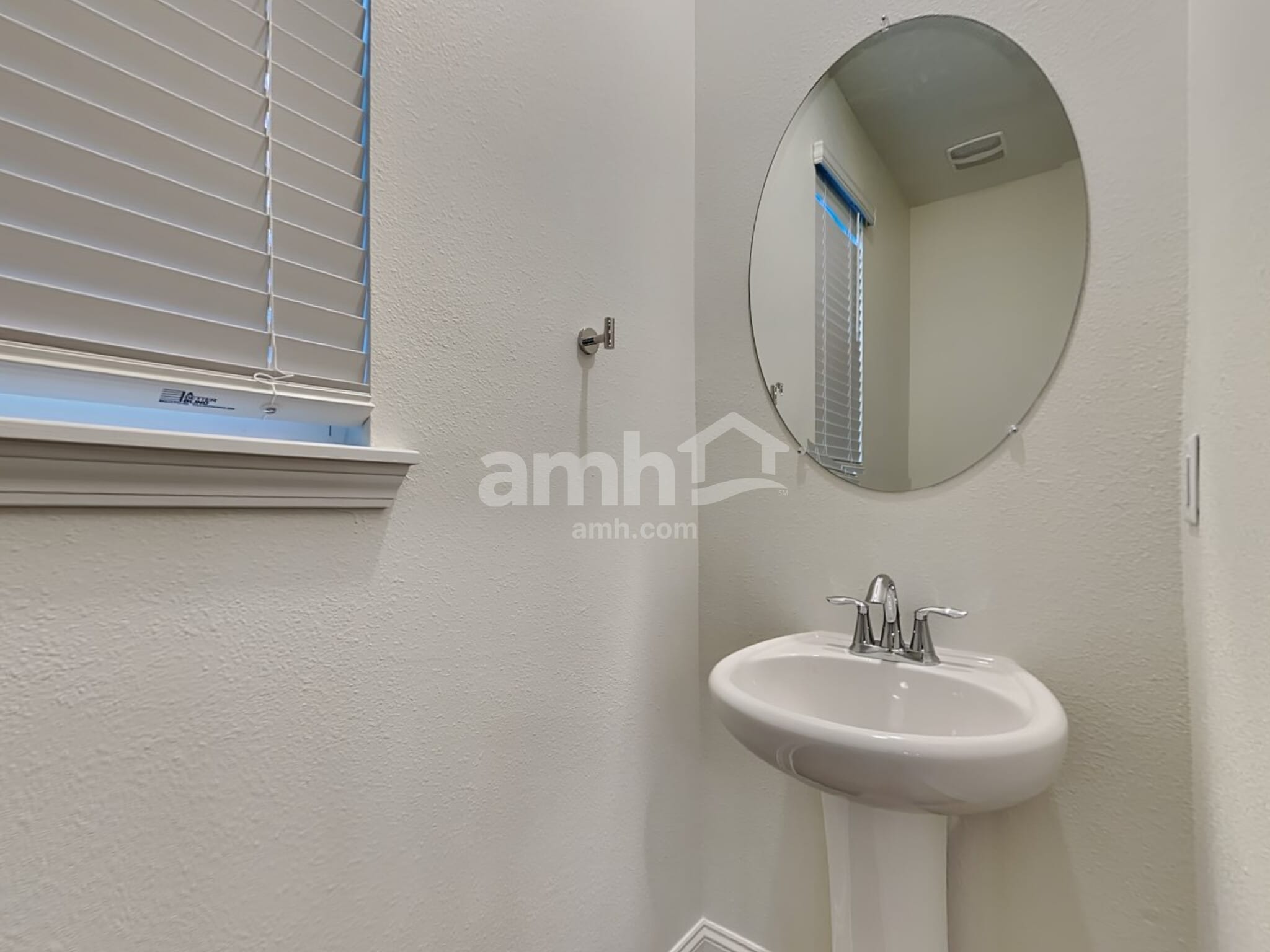 Building Photo - 497 Onate Cir