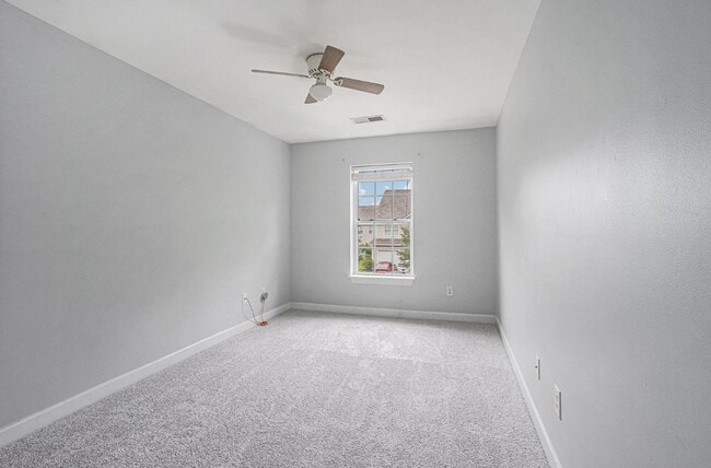 Building Photo - 1120 Fairway Ln