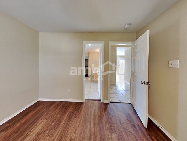 Building Photo - 6018 Hendricks Pass Dr