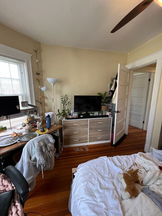 Building Photo - 332 Beacon St