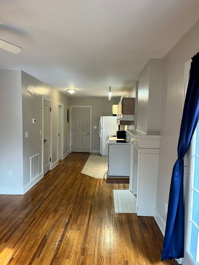 Building Photo - MS E Main Apartments