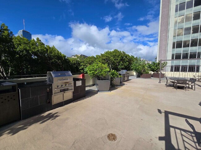 Building Photo - Fully Furnished Executive Condo Rental 2br/2ba/1pkg - Waikiki