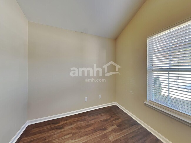 Building Photo - 12 Comesee Ct