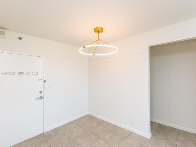 Building Photo - 1000 West Ave