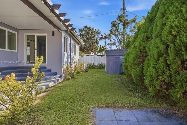 Building Photo - 2120 SW 16th St