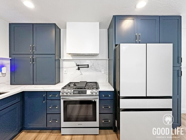 Building Photo - Stylish 2BR in Gated Community | Pool, Jacuzzi & Balcony