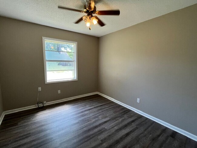 Building Photo - 7606 Rockingham Dr