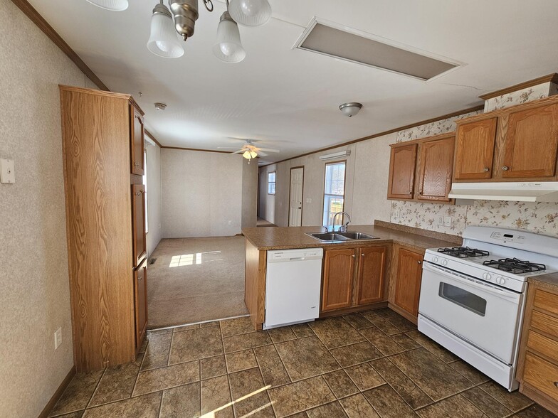 Building Photo - 3 Sunnyfield Dr