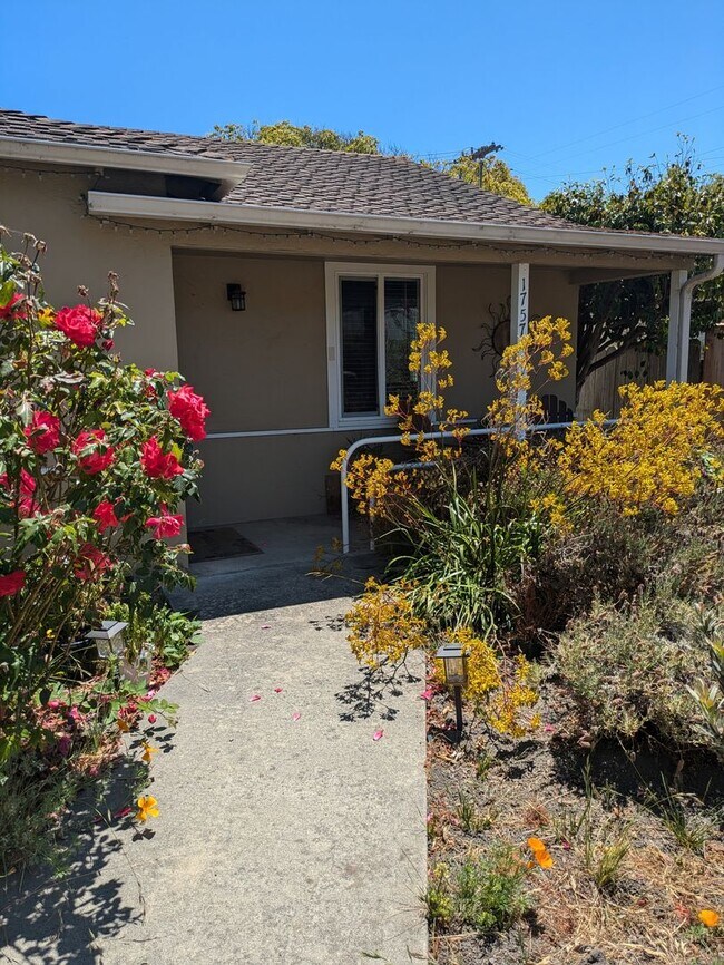 Building Photo - Charming 3-bedroom Home on Upper Westside -Large Yard and Covered Patio