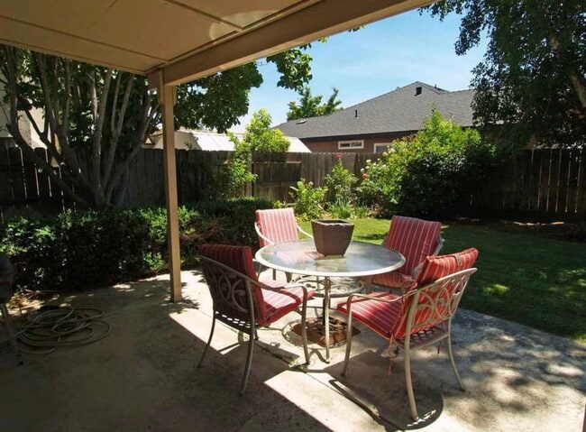 Building Photo - 2524 Garlandwood Dr
