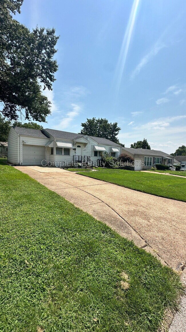 Building Photo - 10200 Tappan Dr