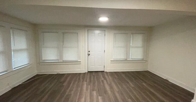 Building Photo - 4.0 bedroom in Saint Petersburg Florida 33711