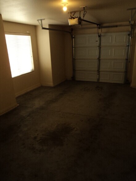 Building Photo - 175 Shade Tree Ln
