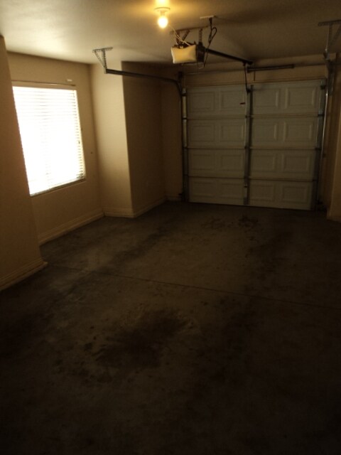 Building Photo - 175 Shade Tree Ln