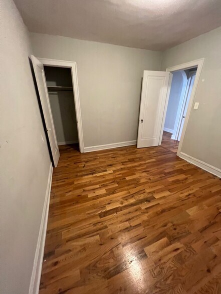 Building Photo - 5042 N Wolcott Ave