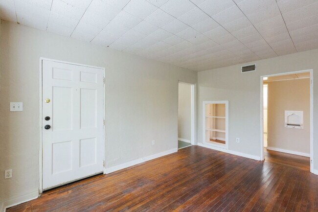 Building Photo - 3809 Maplewood Ave