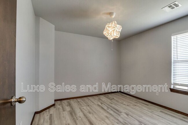 Building Photo - 1174 Misty Dr NW