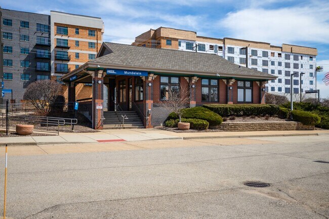 Building Photo - 240 N Archer Ave