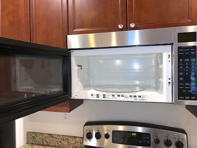 Building Photo - Condo for rent