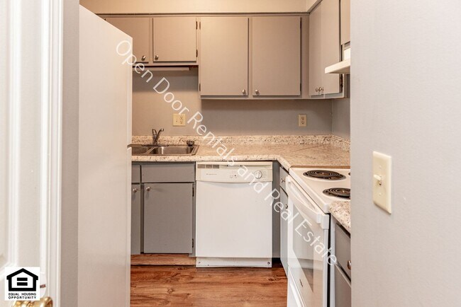 Building Photo - 5005/5007 Vermont Ln.