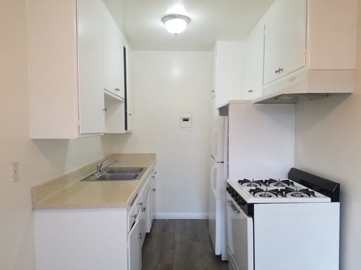Building Photo - 360 W Chevy Chase Dr