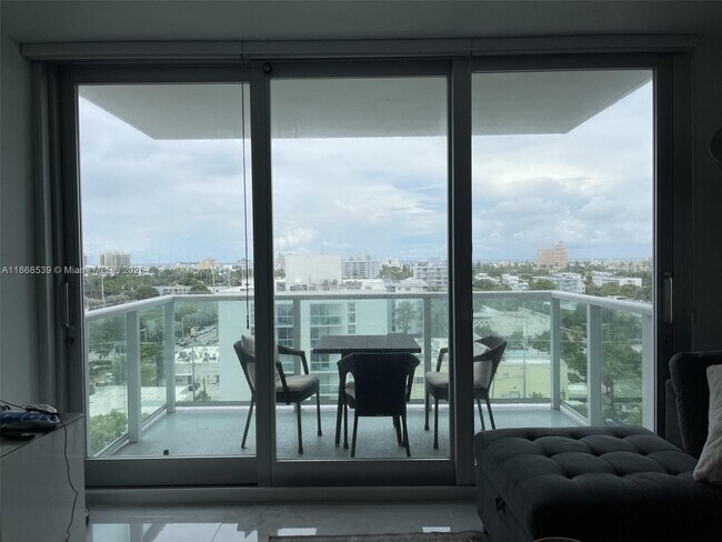 Building Photo - 1000 West Ave