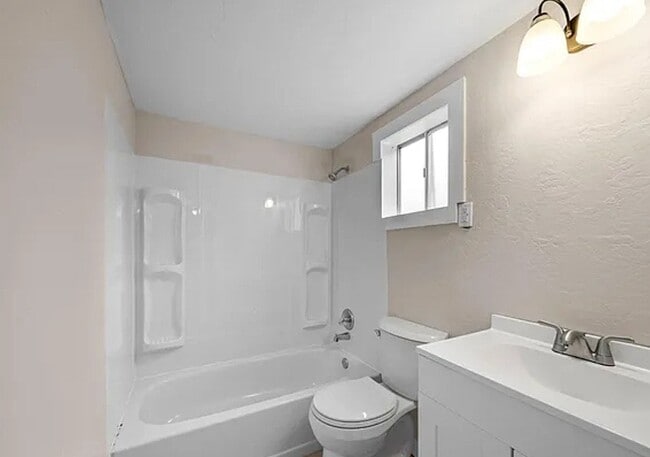 Building Photo - 2221 Curry Ln