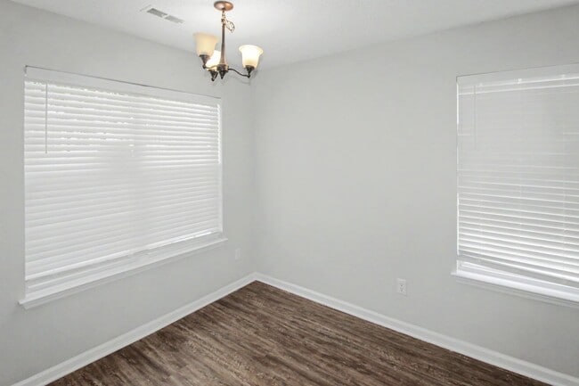 Building Photo - Beautifully Updated Ranch Home