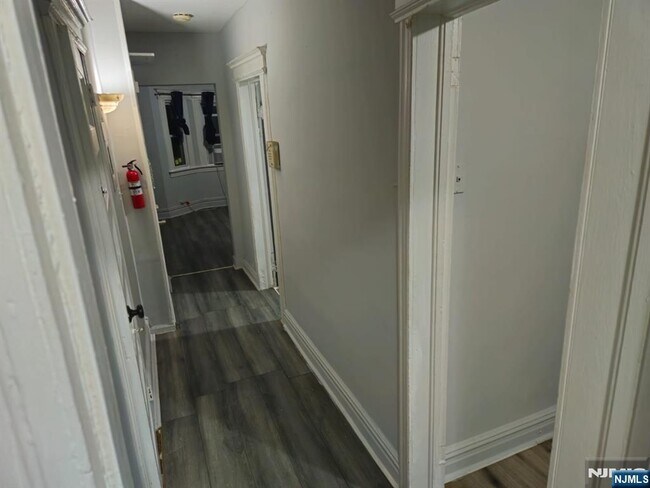 Building Photo - 467 Park Ave