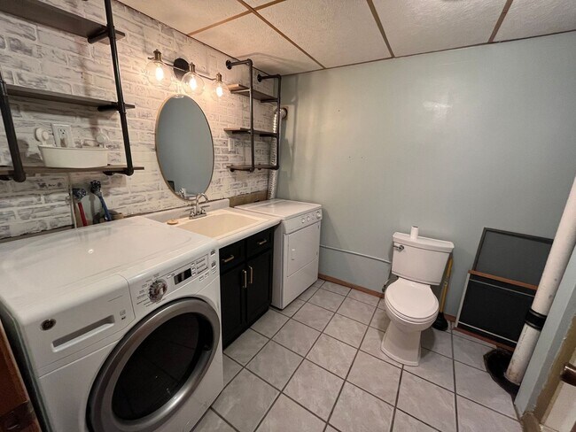 Building Photo - Beautiful 3 Bedroom Home in Alborn
